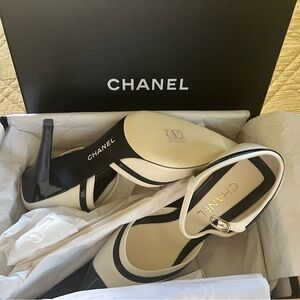 Chanel Maryjane pumps